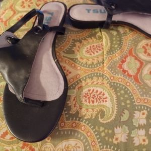 Tsubo 8 black sandals flats shoes